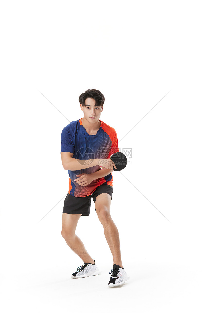运动员男性打乒乓球图片