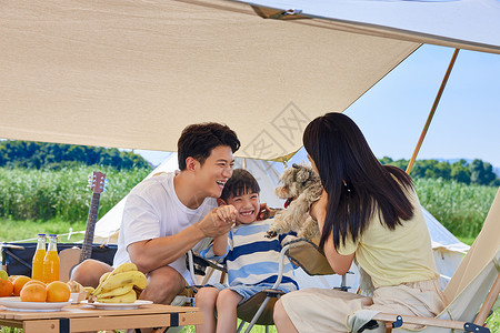 家庭亲子户外露营野餐高清图片