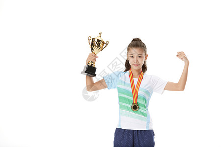 女性运动员拿着奖杯图片