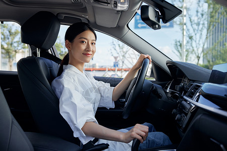 女性网约车司机驾车高清图片