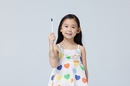 可爱小女孩刷牙形象图片