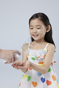 可爱小女孩清洁洗手图片