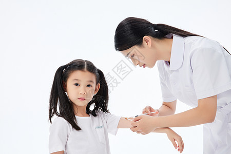 针头扎针打针女护士给小女孩扎疫苗背景