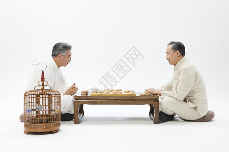 老年人休闲下棋图片