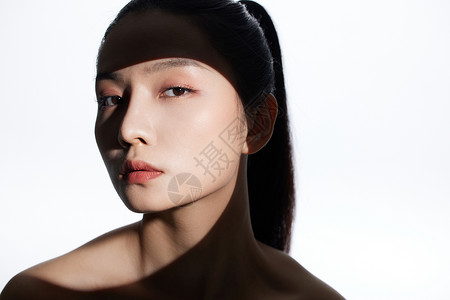 创意女性面部光影造型背景图片