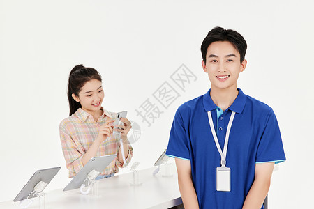 手机店销售员和女消费者背景图片