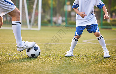 足球运动素材足球场踢足球脚步特写背景