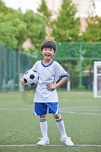 球类运动矢量图手拿足球的小男孩全身形象背景