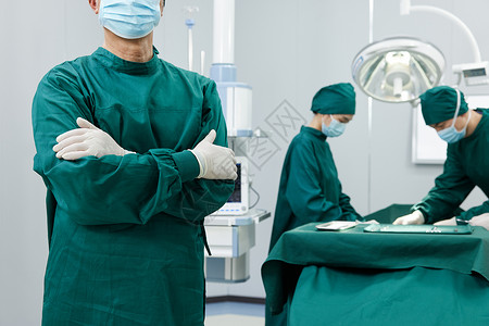 手术室的外科医生形象图片
