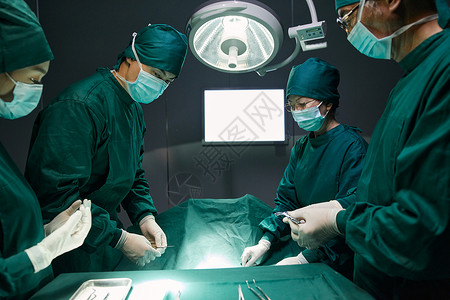 外科手术医生手术室抢救特写图片