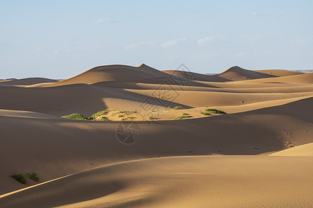 防治沙化内蒙古腾格里月亮湖沙漠背景