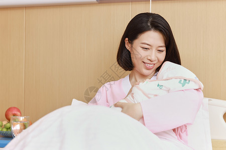 以病人为中心医院病床上妈妈抱着宝宝背景