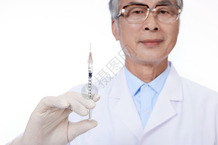 男性医生教授拿注射器特写背景图片