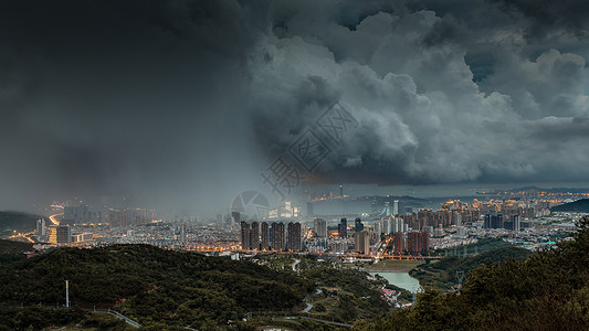 雷暴下的城市图片