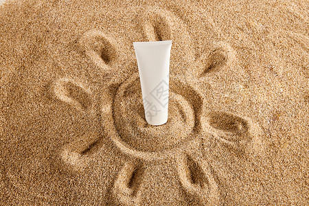 沙滩包夏日阳光下的防晒霜背景
