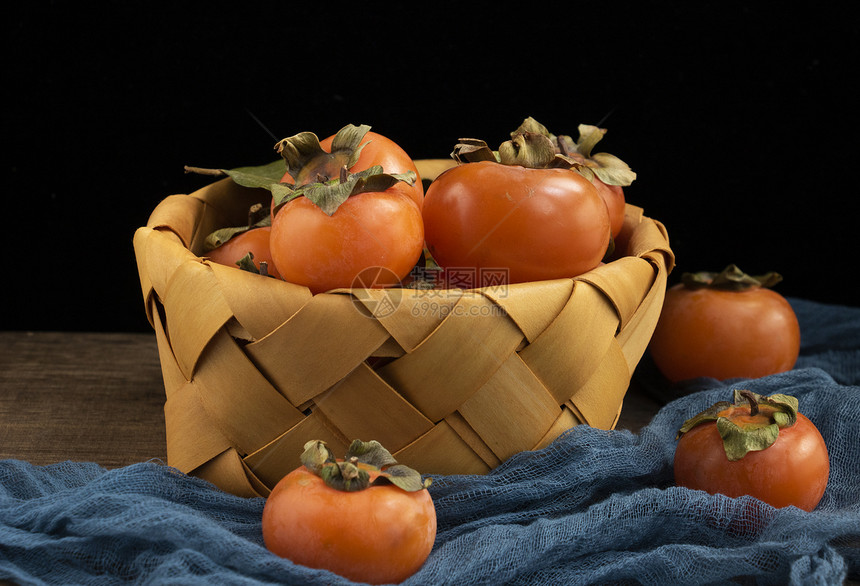 秋季当季新鲜甜蜜柿子图片