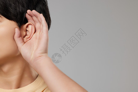 耳聋青年男性听力受损背景