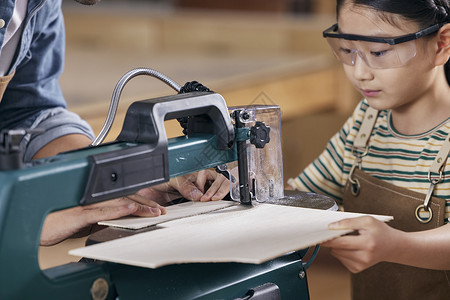 匠心缝纫小朋友木工教室体验机器裁切模板背景
