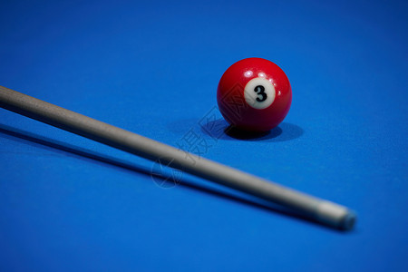 抽象体育素材台球桌上的红球与球杆背景