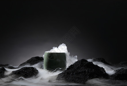 黑色烟雾冰块茶具的静物干冰创意拍摄背景