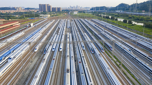 航拍广州南站高铁背景图片