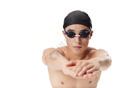 运动男性游泳动作图片