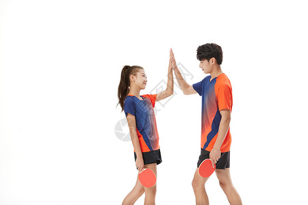 乒乓球运动员合作击掌动作图片