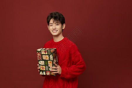 韩系男生手拿圣诞礼物盒图片