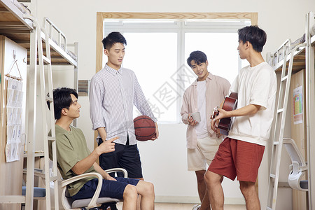 男大学生宿舍生活写实图片