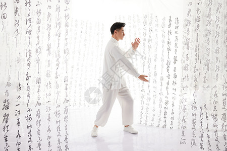 国潮运动中国风男性打太极拳背景
