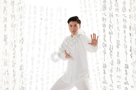 表演服打太极拳的男性中国风背景