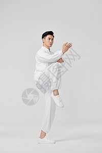 打太极拳的男性中国风高清图片