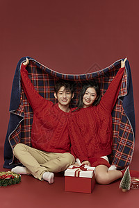 年轻情侣裹毛毯形象图片