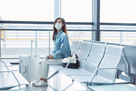 医疗飞机疫情期间戴口罩乘坐飞机的女性背景