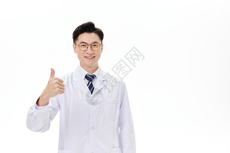 年轻男性医生拇指点赞图片