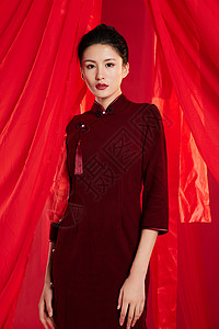 中国风红色飘带红色飘带背景中的旗袍美女背景