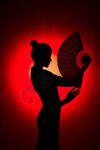 红纸扇拿着纸扇的旗袍美女剪影背景