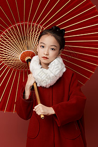 手拿油纸伞的春节小女孩图片