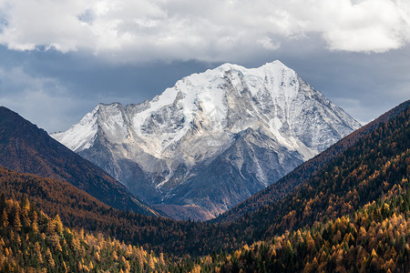 五大主峰四川甘孜亚拉雪山风景背景