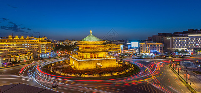 夜色下的西安地标钟楼环岛车流高清图片