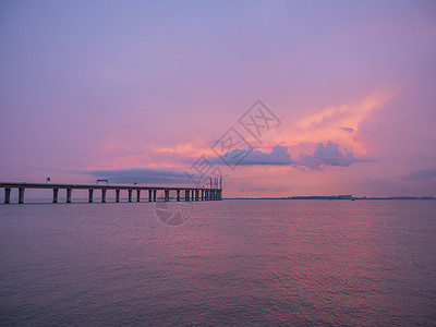 晚霞中的青岛胶州湾跨海大桥高清图片