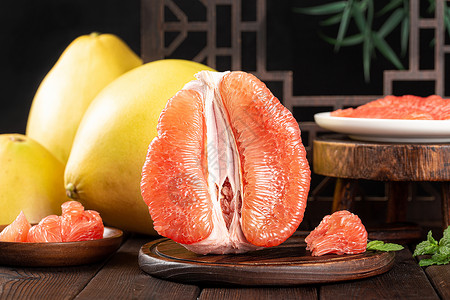 新鲜多汁的柚子高清图片