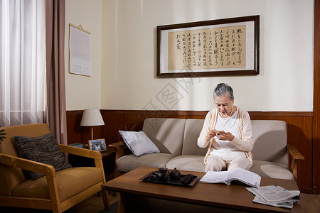 孤独空巢老人晚年居家生活图片