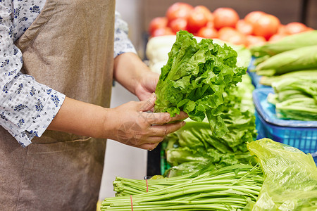 超市老人中老年菜农蔬菜检点特写背景