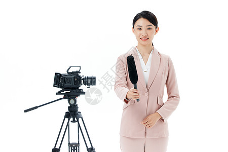 摄像机无线快门手拿无线话筒的新闻女记者背景
