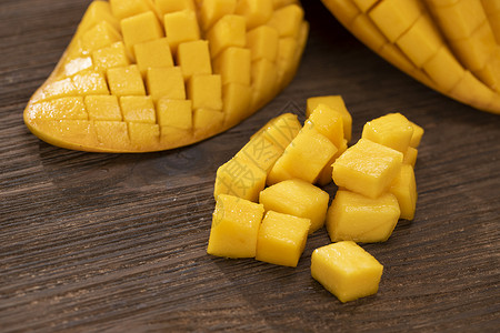 整个芒果和切块芒果组合芒果切块特写背景