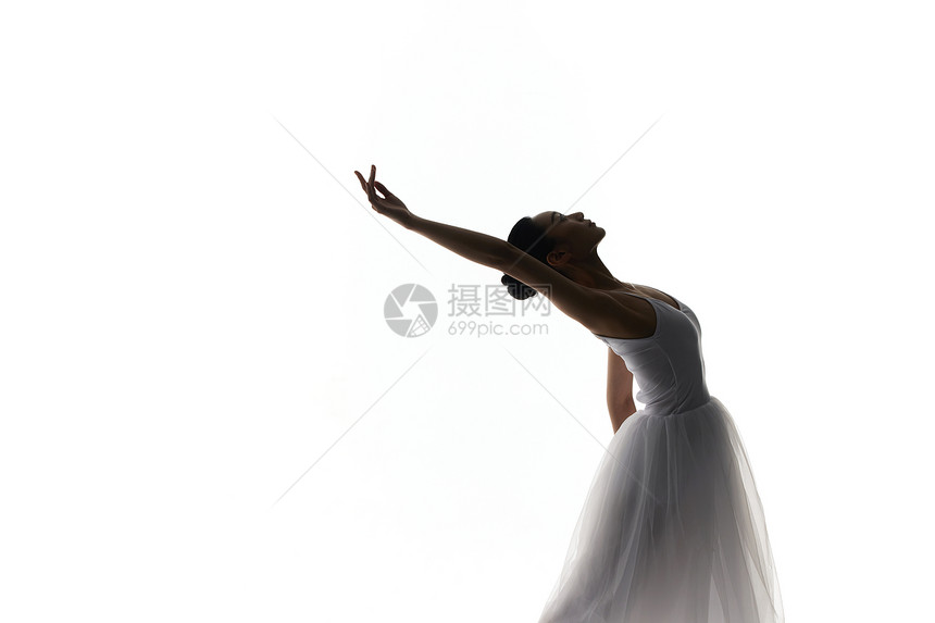 剪影舞蹈女性图片
