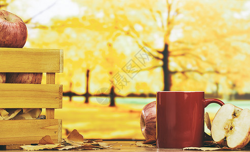 秋天第一杯奶茶秋天氛围下的热饮和苹果背景