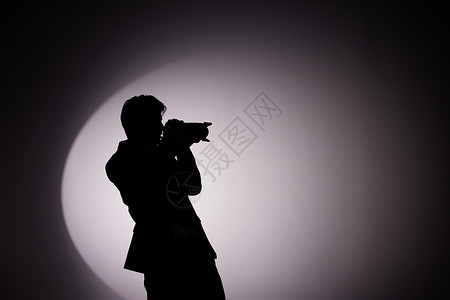 暗角透明素材拿着相机的男性摄影师剪影背景