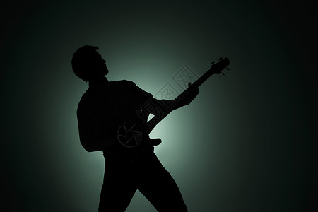 吉他课弹吉他的男性剪影背景